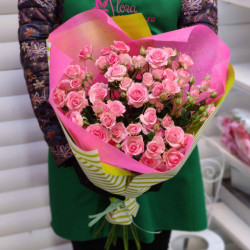 Букет из 7 розовых кустовых роз  - увеличить