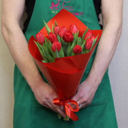 Букет из 11 красных тюльпанов - увеличить