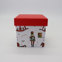 Подарочная коробка в форме квадрата бело-красная 9x9 - увеличить