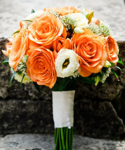 Букет невесты из оранжевой розы  - увеличить