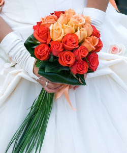 Букет невесты из оранжевых роз - увеличить