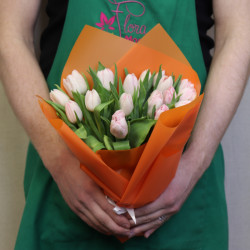 Букет 19 розовых тюльпанов - увеличить