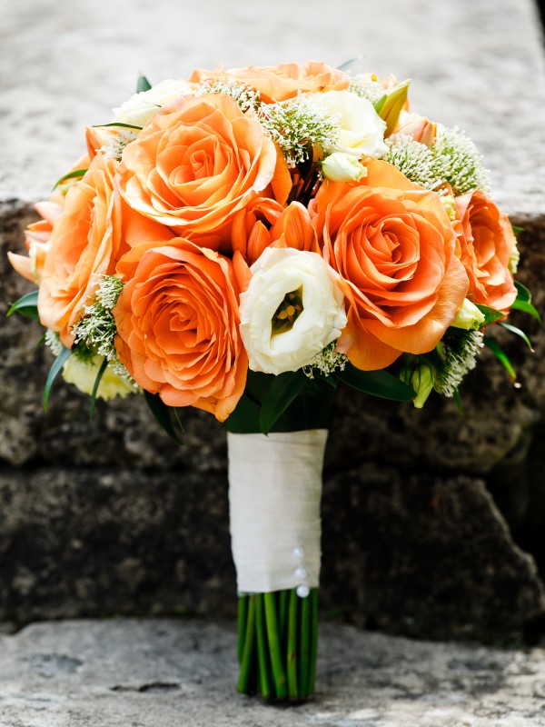 Букет невесты из оранжевой розы 