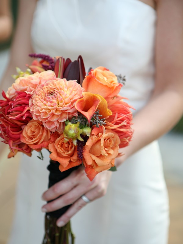 Свадебный букет невесты в оранжевом цвете