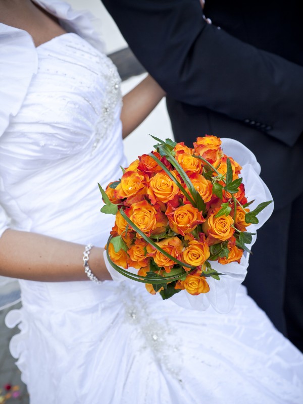 Букет невесты из ярко-оранжевых роз
