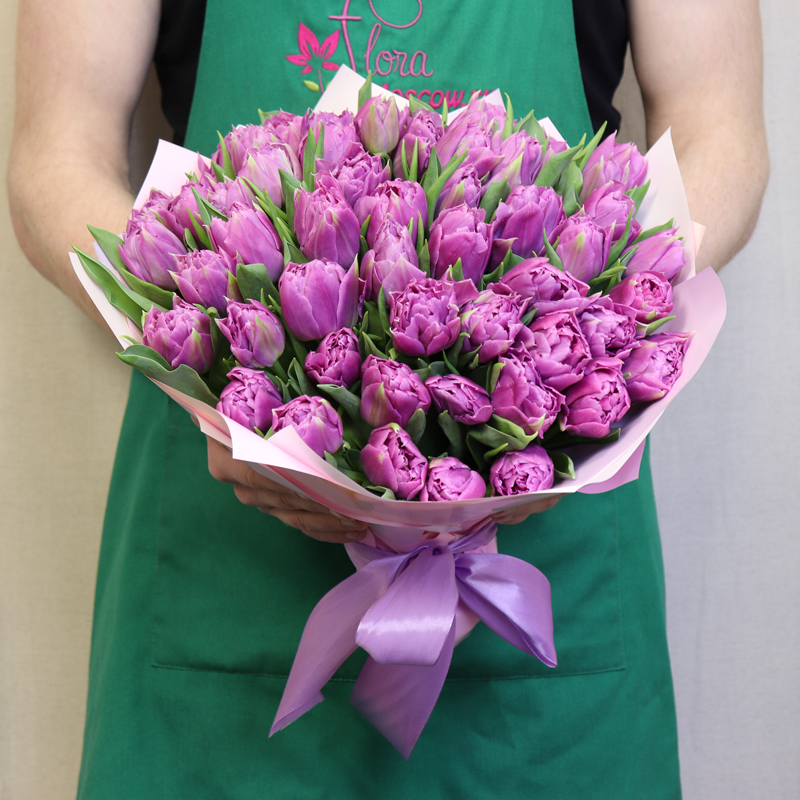 Букет из 51 фиолетвого тюльпана «Миг»